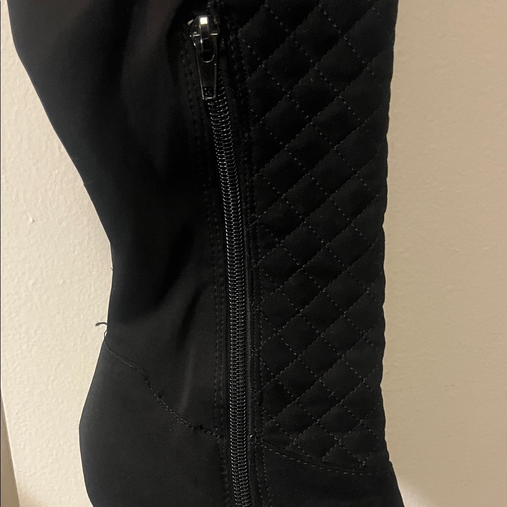 Elegant Black Knee-High Boots - Picture 3 of 8